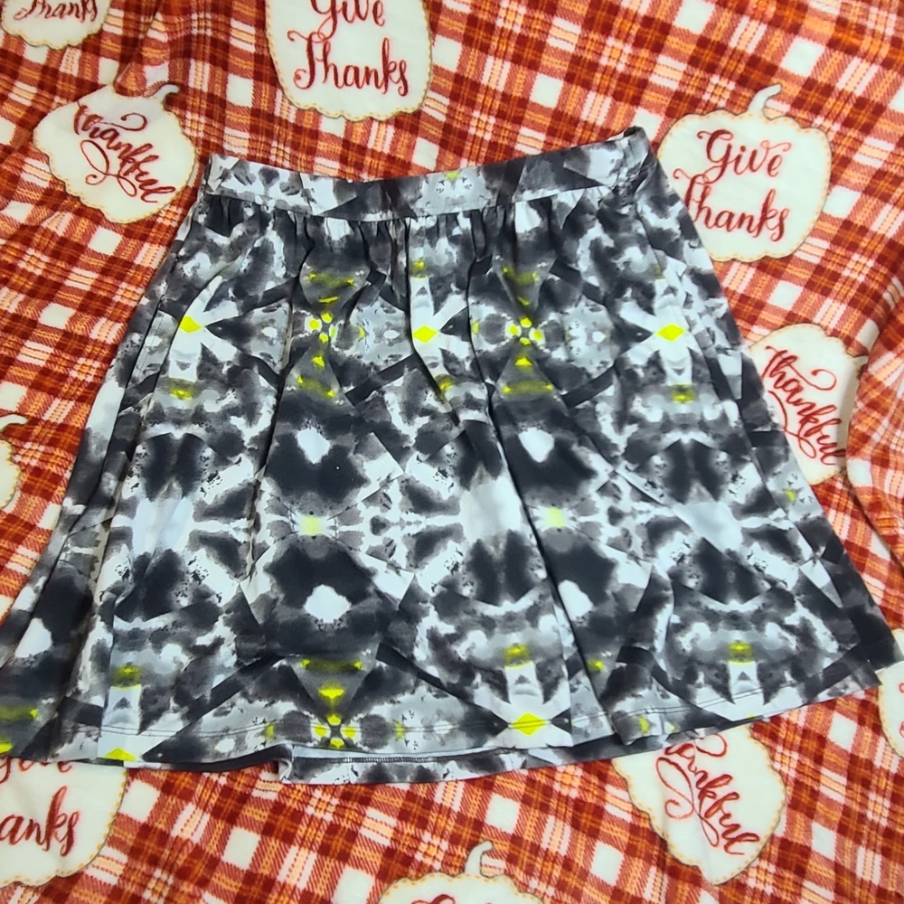 Mossimo mini skirt w/pockets size Med